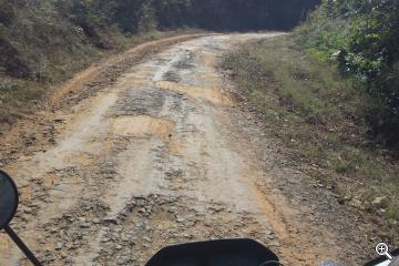 Schlaglochpiste in Myanmar