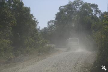 Staubige Strasse in Myanmar