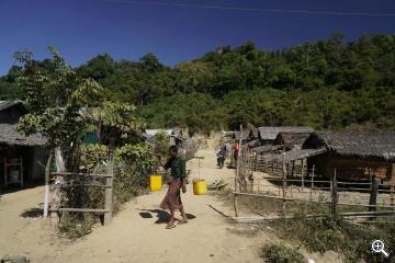 Dorf am Straßenrand, Myanmar