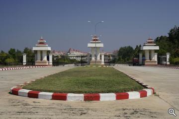 Naypyidaw, Myanmar, Absperrung vor dem Parlament
