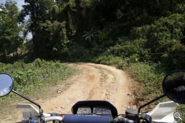 Strasse in die Berge bei Hsipaw, Burma