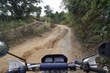 Strasse durch die Berge bei Hsipaw