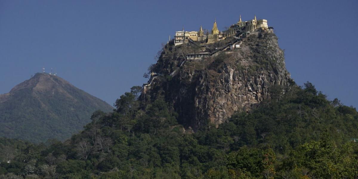 Mount Popa in der Nähe von Bagan
